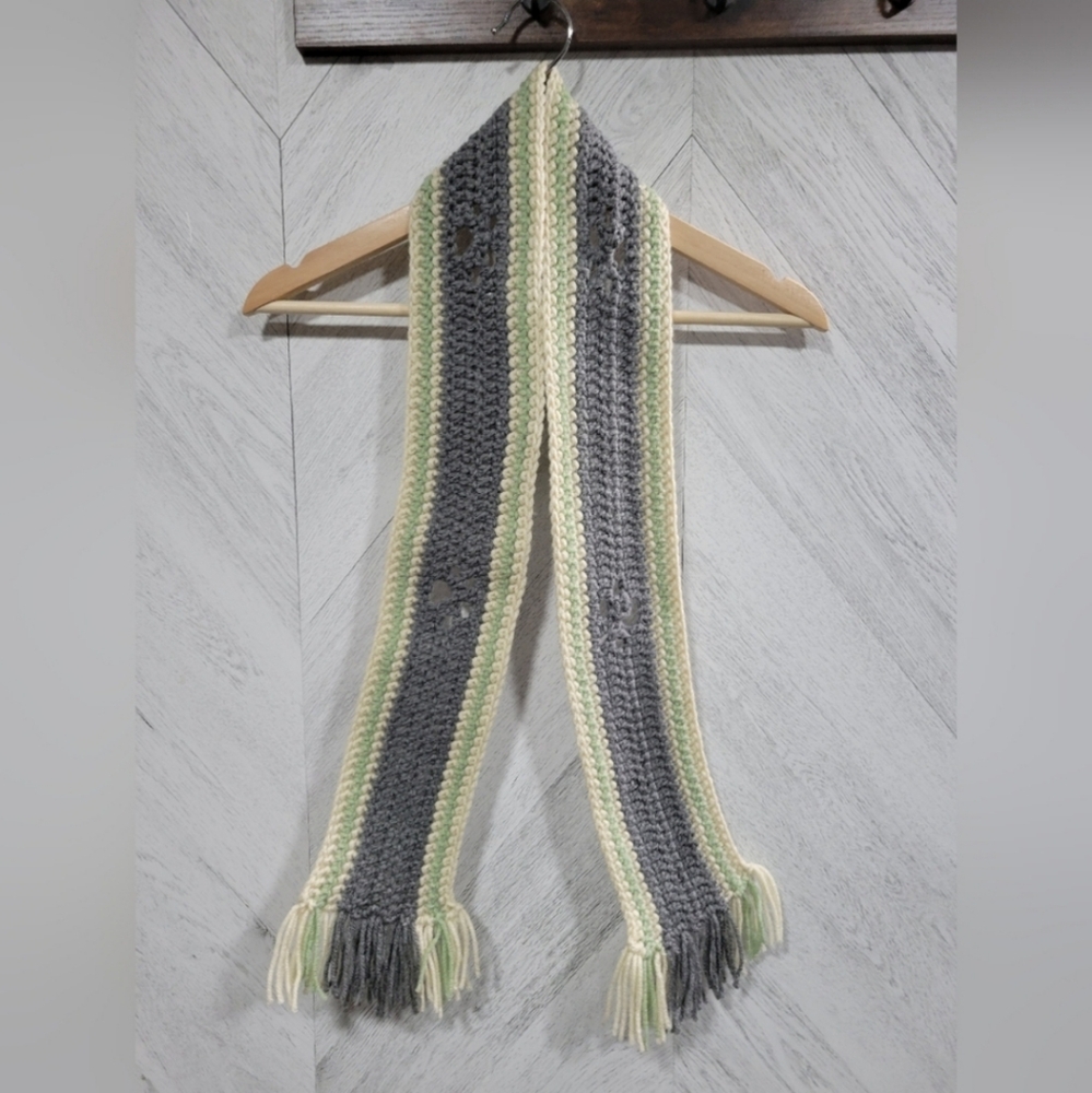 Child's Acrylic 4 Paw Scarf